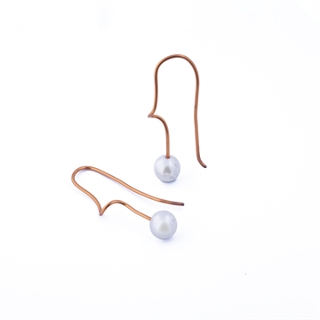 Øreringe - kobbertråd med hvid perle